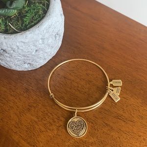 WIND & FIRE bangle bracelet with Aunt charm ✨